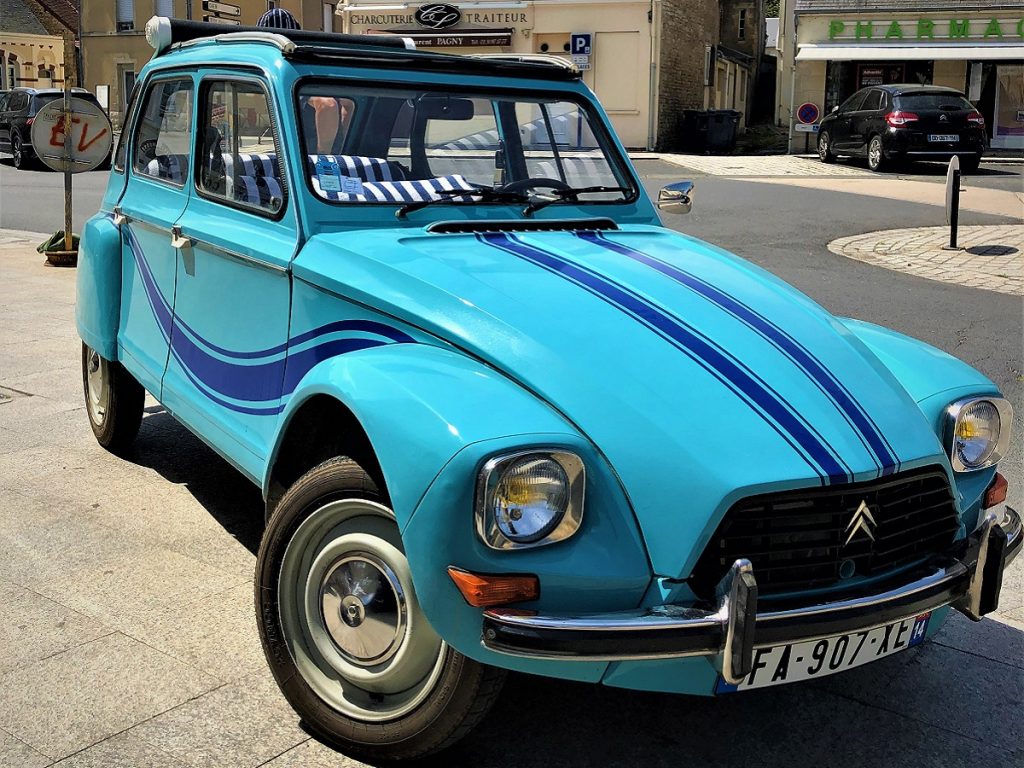 Dyane place de la Mairie 4