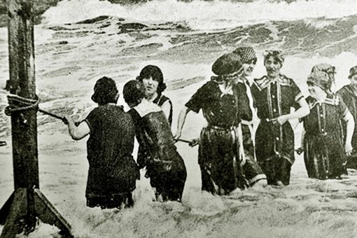 le bain a la corde vers 1900 tis