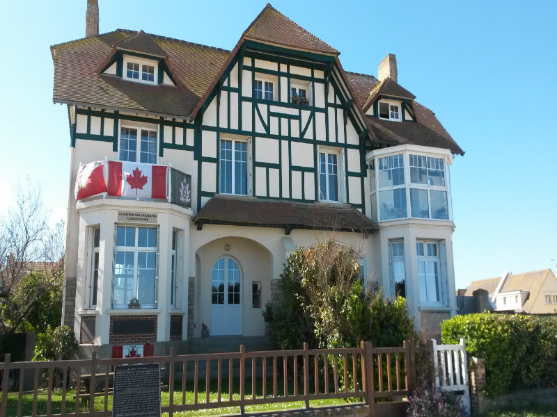 maison des canadiens facade