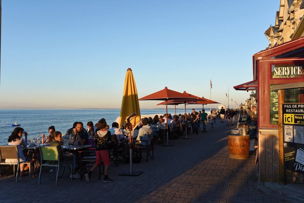 les terrasses des restaurants de saint aubin sur mer
