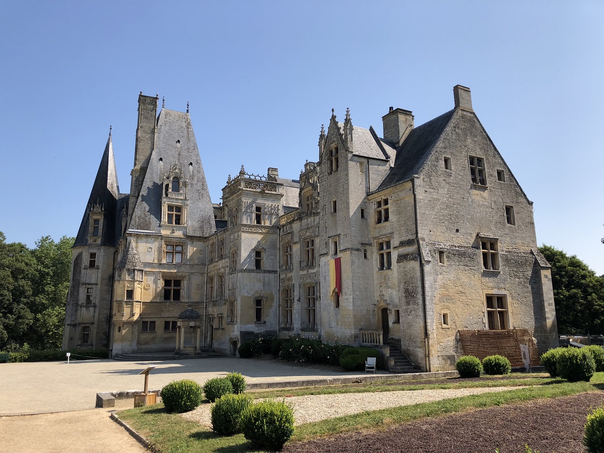 Chateau de Fontaine Henry M. Lelandais castle