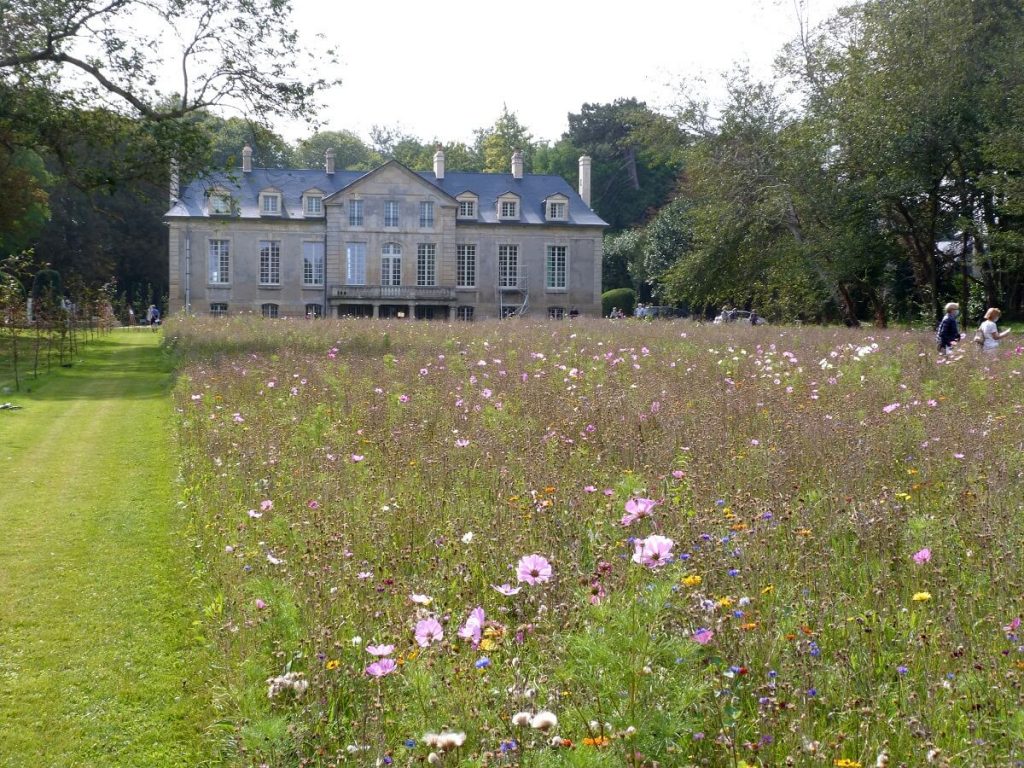 Le château de Quintefeuille et son jardin fleuri, Bernières-sur-mer