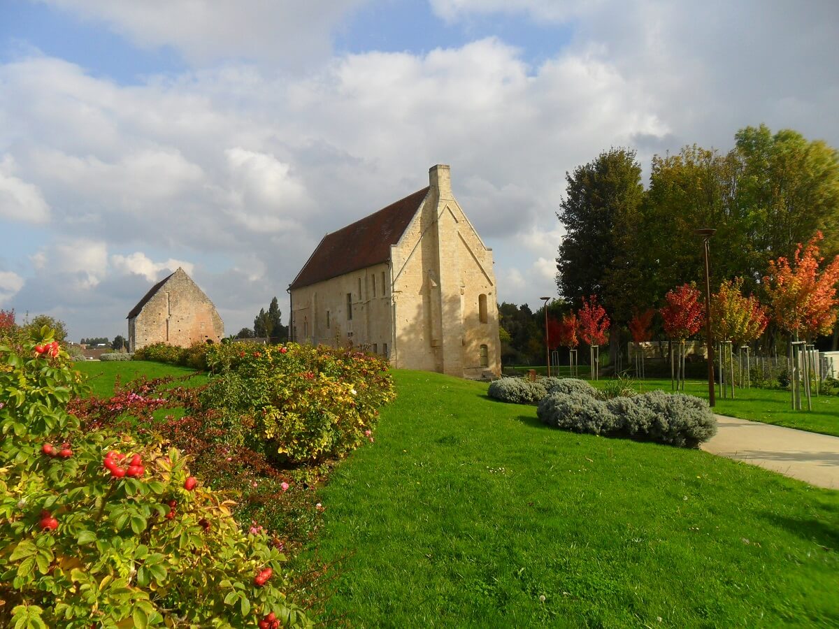 In the foreground, the "Grand logis" of the Barony, and in the background, the "Petit logis", at Douvres-la-Délivrande.