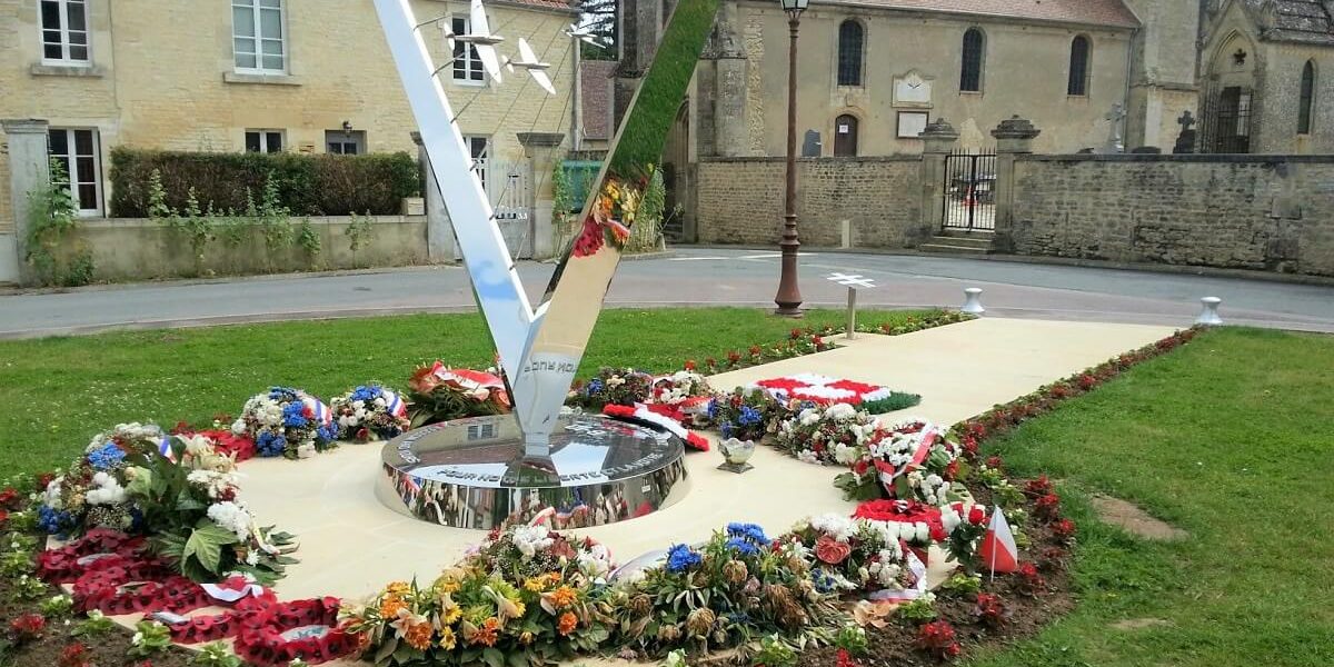 le memorial polonais de plumetot tourisme de memoire credit a.m. ruffier
