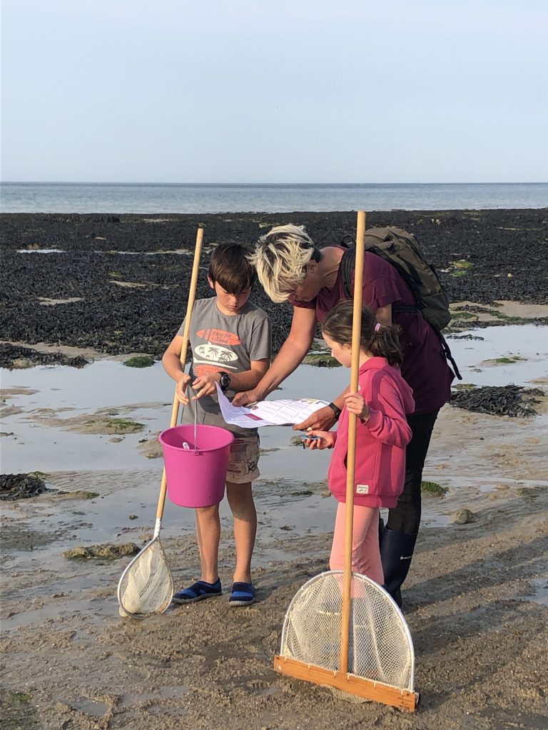 les bons gestes de la peche securite boussole horaires des marees peche a pied enfant credit mathilde lelandais