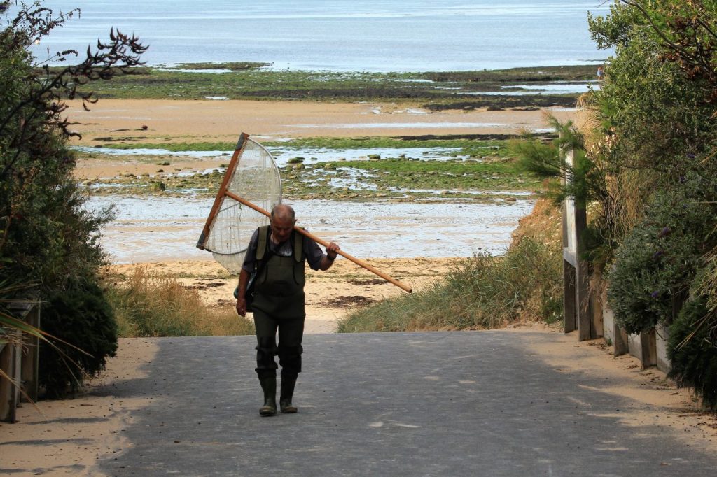 pecheur a pied saint aubin sur mer credit nathalie papouin 1 1