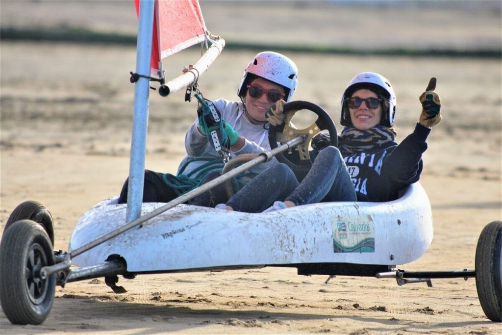 plage de courseulles sur mer activite initiation char a voile ecole de voile credit nathalie papouin