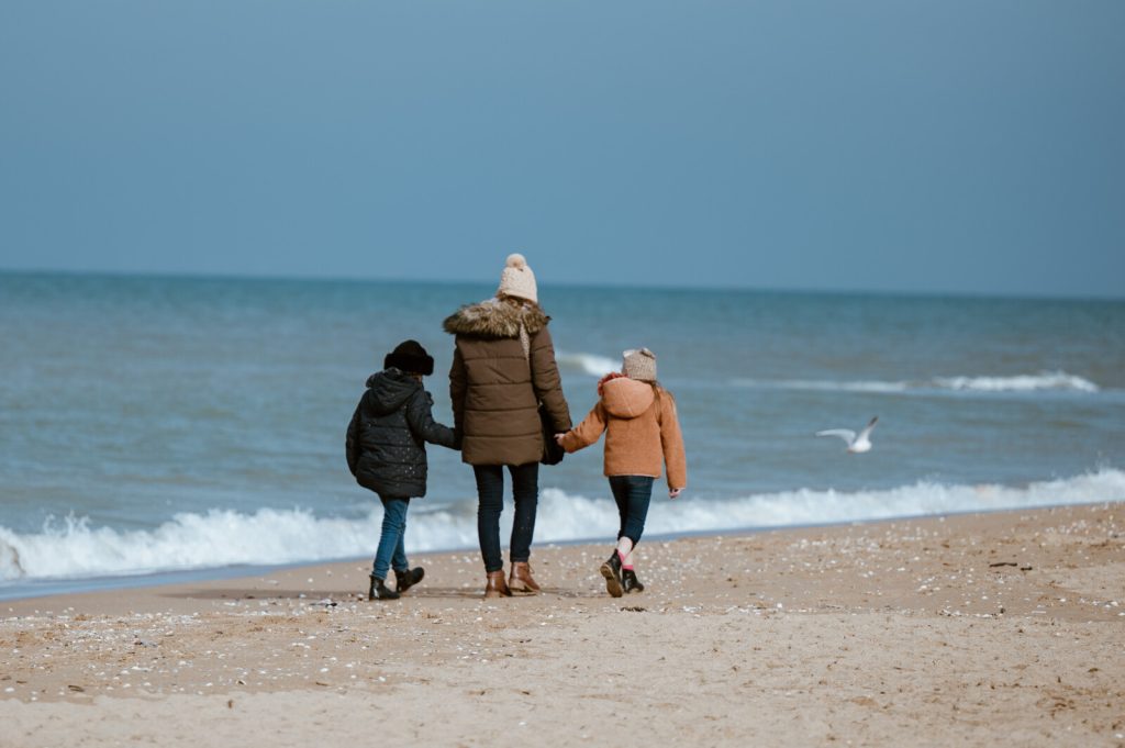 randonnée en hiver sur la côte de nacre en famille, Normandie