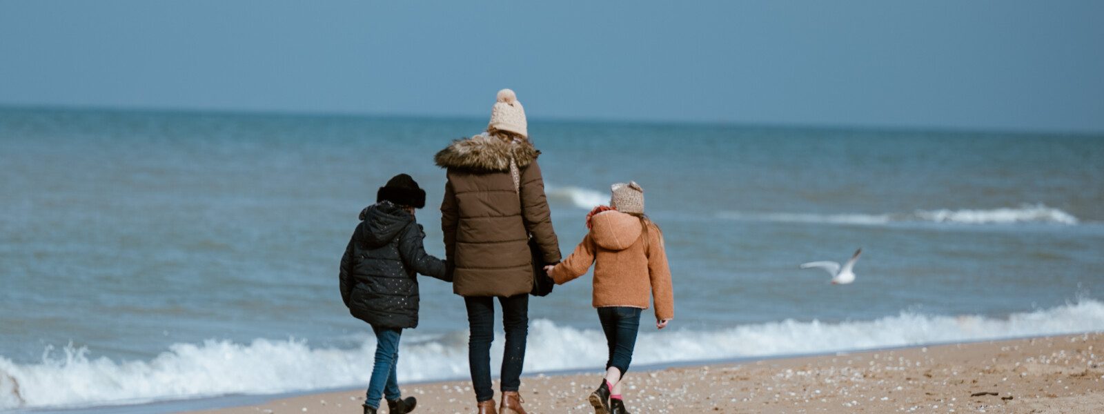 randonnée en hiver sur la côte de nacre en famille, normandie crédit ibrahim hendy