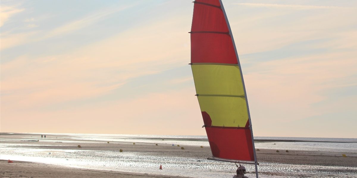 activite char a voile plage de courseulles sur mer ecole de voile credit nathalie papouin