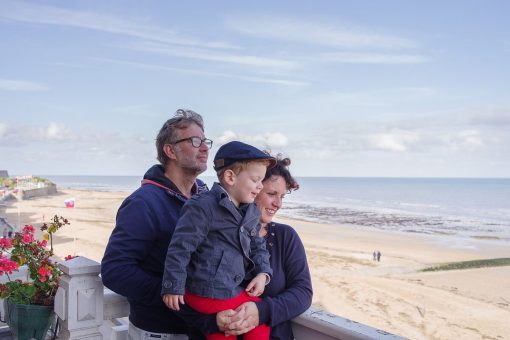 couple et enfant famille saint aubin sur mer plage credit didier bordas 21