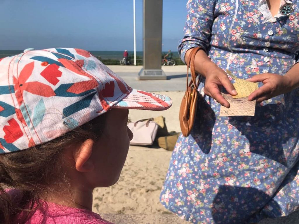 visite guidee corine vervaeke le debarquement raconte aux enfants et aux parents courseulles sur mer credit mathilde lelandais 2