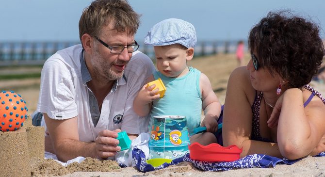 famille enfant plage jeux jetee luc sur mer credit didier bordas 4