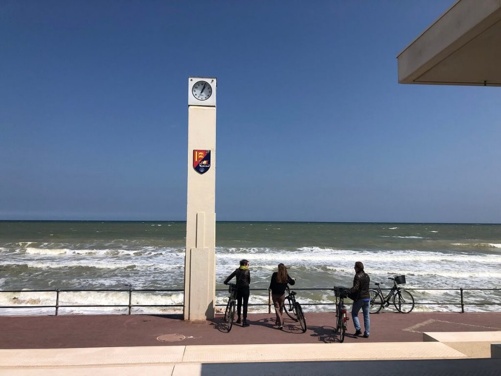 luc sur mer place du petit enfer horloge velo credit mathilde lelandais 1