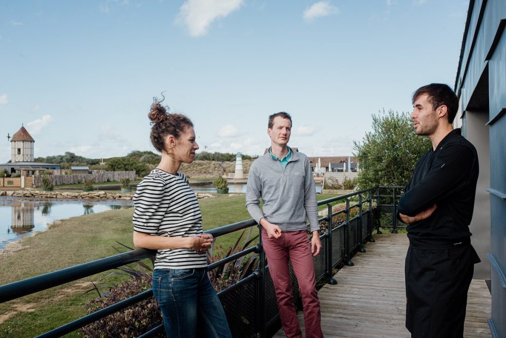 experience normande sublimer l huitre avec un chef a courseulles sur mer sebastien benoist marie anais thierry 1