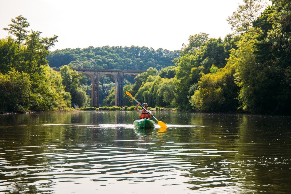 canoe sur l orne pour le web hellolaroux pour le print amelie blondiaux hellolaroux