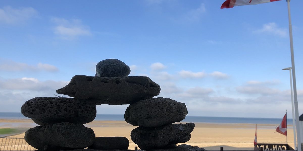 inukshuk maison des canadiens bernieres sur mer memoire credit mathilde lelandais 2