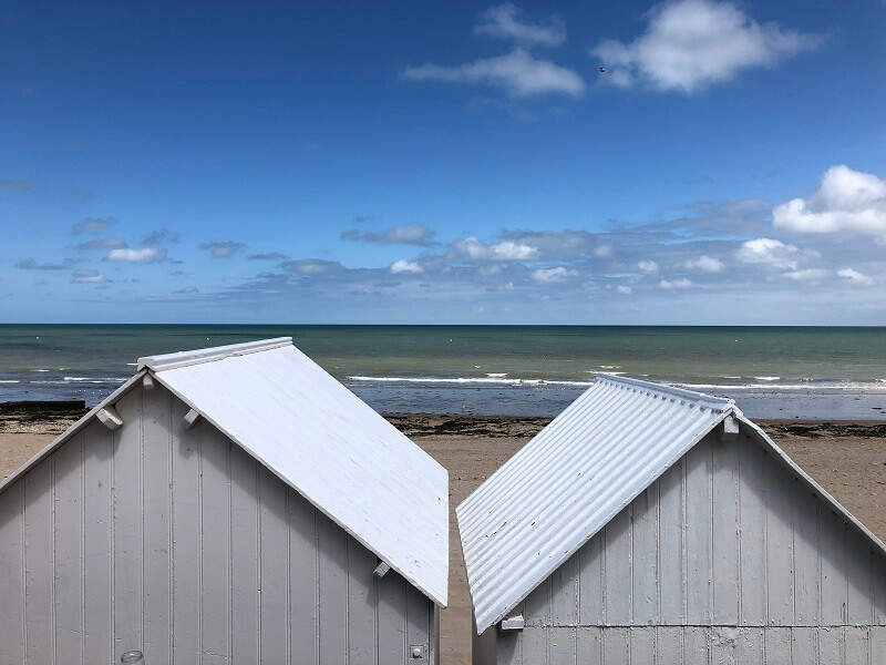 les cabines de la cote de nacre saint aubin sur mer credit mathilde lelandais