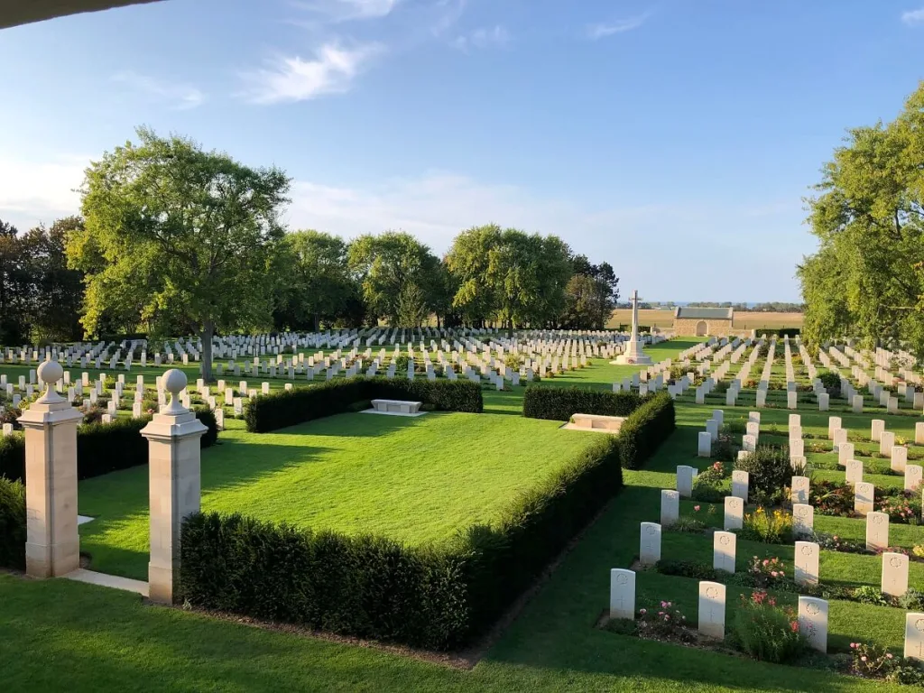 vue generale du cimetiere militaire canadien reviers beny credit mathilde lelandais1