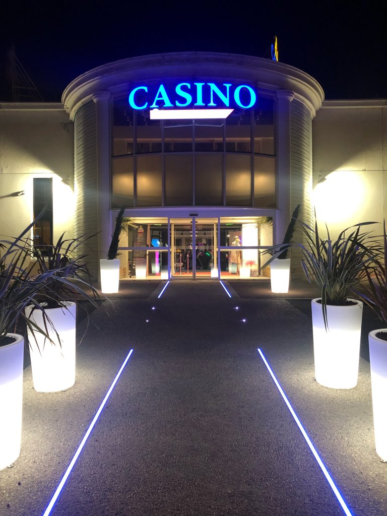 CASINO-DE-LUC-SUR-MER-CREDIT-DELPHINE-VORNIERE