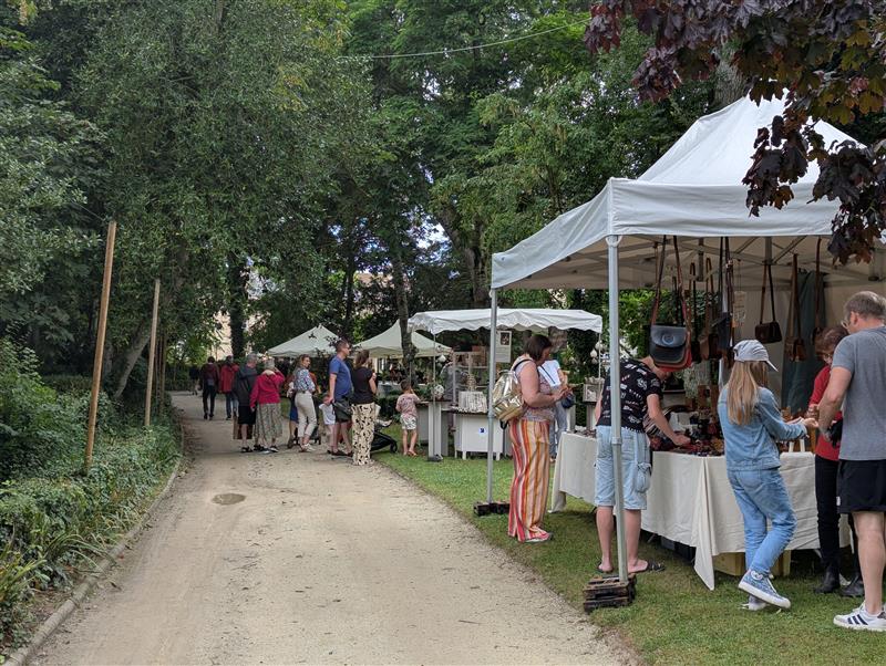 marché des arts Luc-sur-Mer