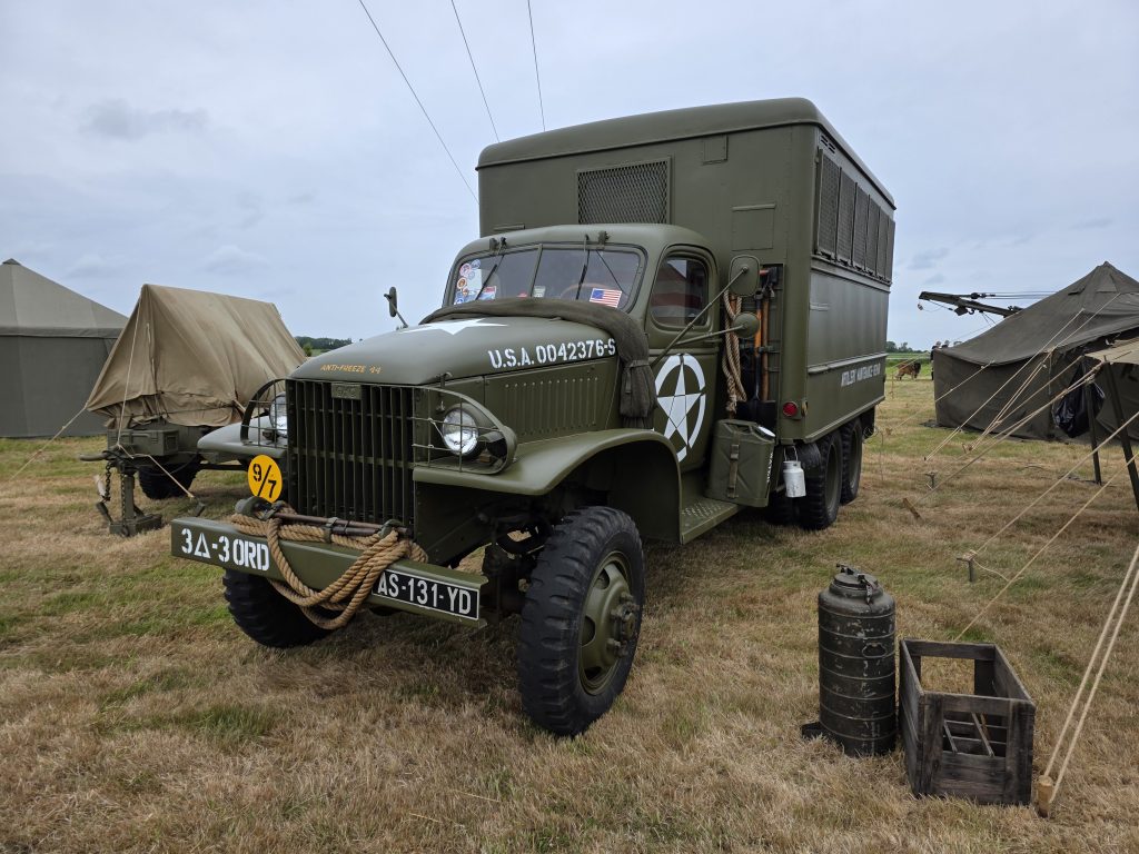 exposition de véhicules d'époque, Station Radar 44, D-DAY Festival Normandy