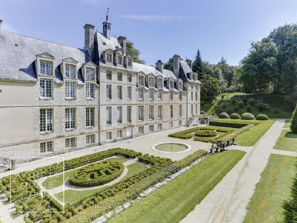 Château de Lantheuil et ses jardins à la française.