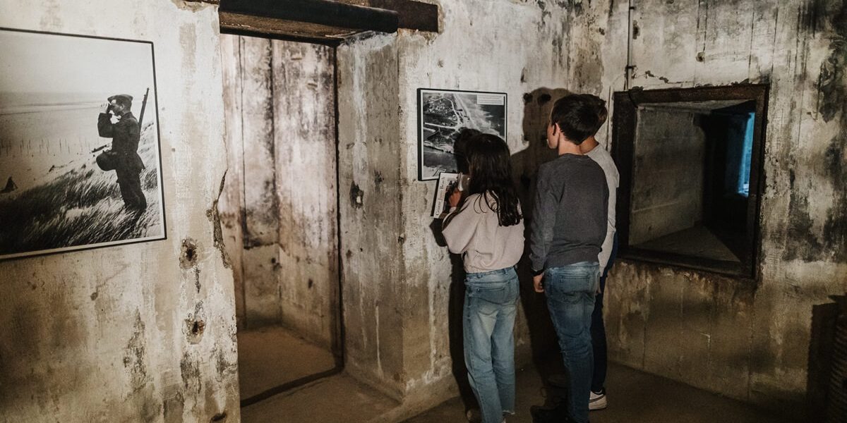 visite des bunkers du parc juno, Courseulles-sur-Mer. photo : Coraline et Léo
