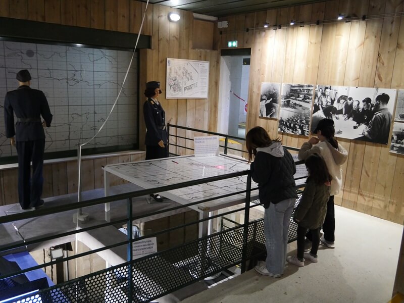 visite du bunker de la station radar 44, à Douvres-la-Délivrande. Photo : La Reine de l'Iode